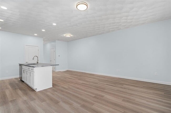 Building Photo - 45 Windsor Rd