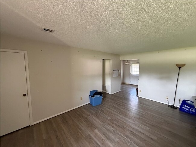 Building Photo - 1657 W Pleasant Grove Rd