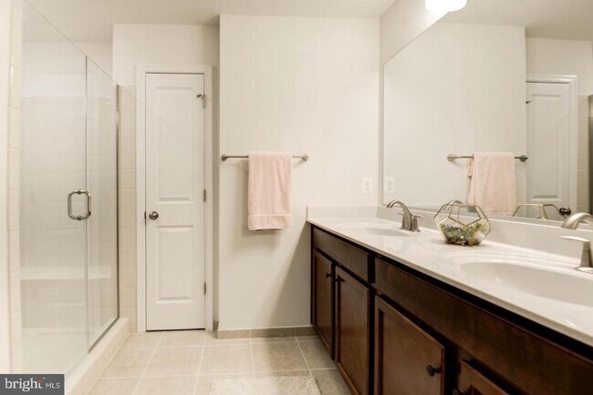 Building Photo - 42482 Dogwood Glen Square