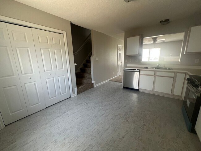 Building Photo - This property features 2 bedrooms and 2.5 bathrooms. Conveniently located near shopping centers, ...