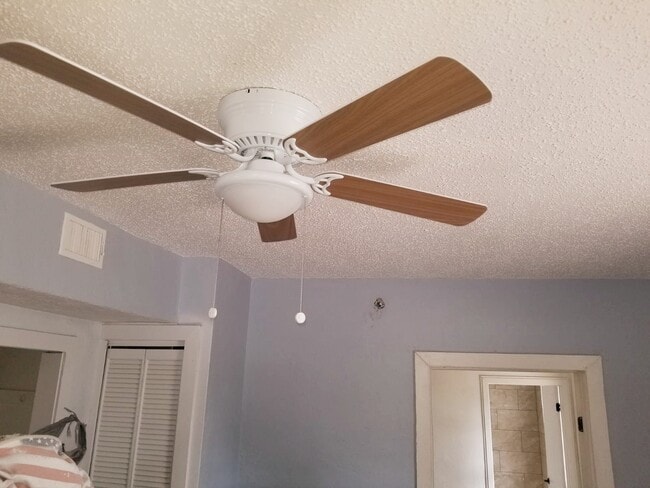 Building Photo - 549 Mulberry St