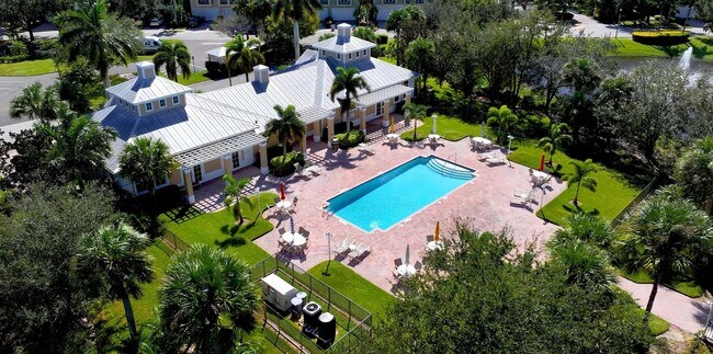 Building Photo - 2025 Bridgepointe Cir