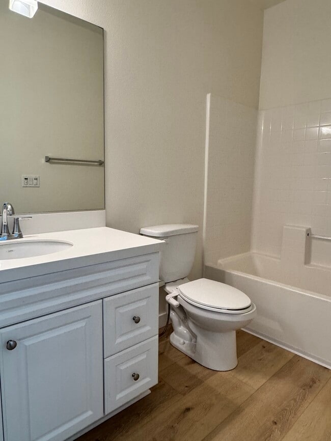 Building Photo - Newer Townhouse for lease in Eastvale.