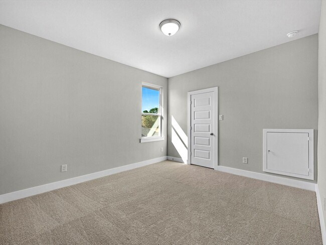 Building Photo - 10715 Verdant Hl