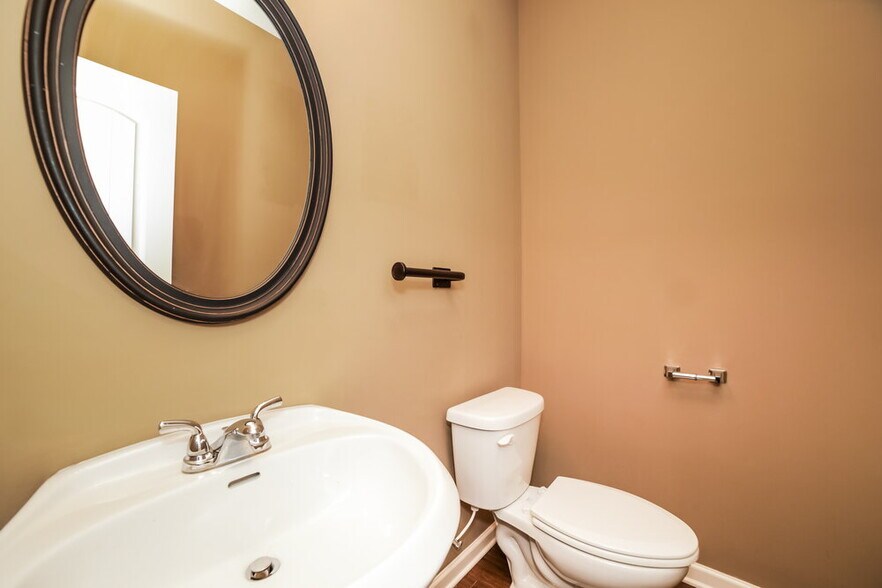Building Photo - 981 Rock Elm Dr