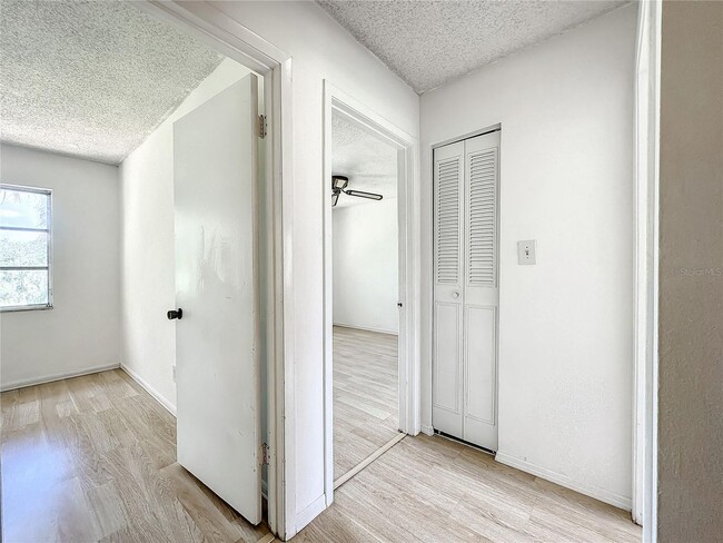 Building Photo - 3 Bedroom, 2.5 Bath home with upgraded kit...