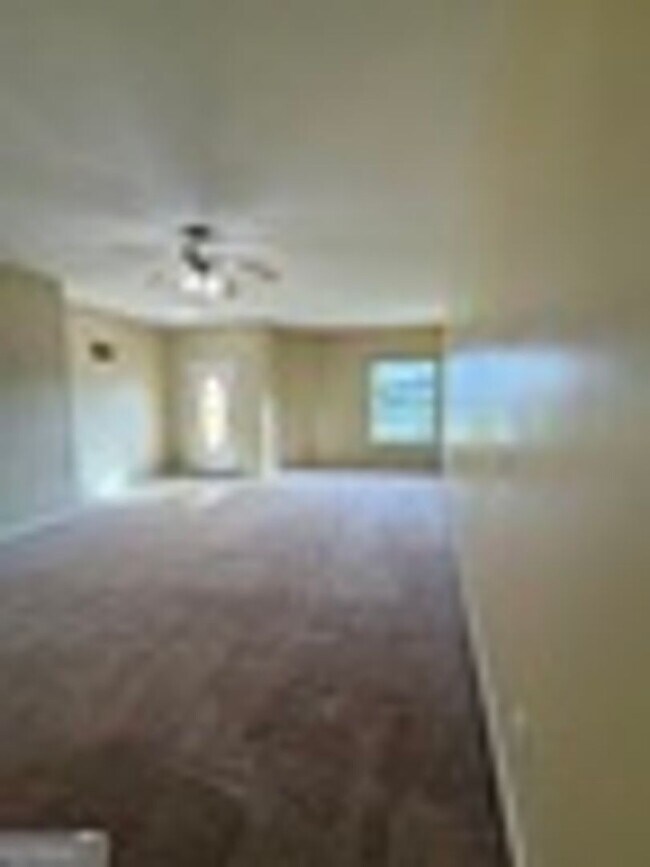 Building Photo - 200 Royal Palms Ave