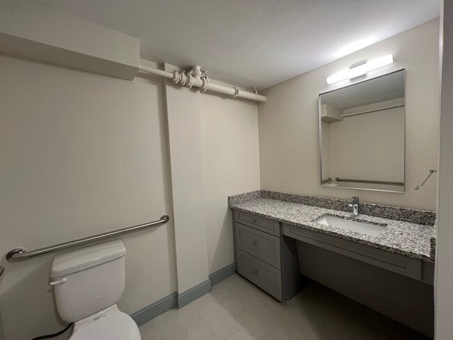 Building Photo - 160 Seabury St