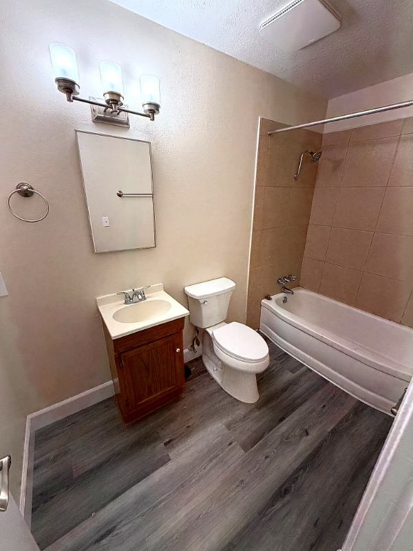 Building Photo - 610 Silverwood Ave