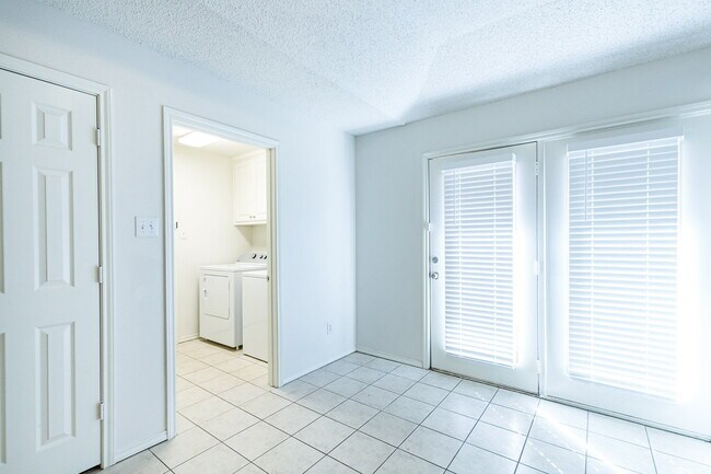 Building Photo - Wonderful Duplex in Southwest Lubbock!