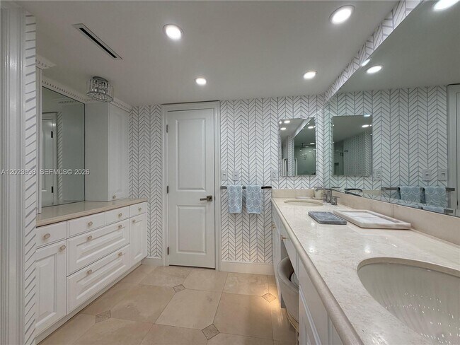 Building Photo - 1111 Crandon Blvd