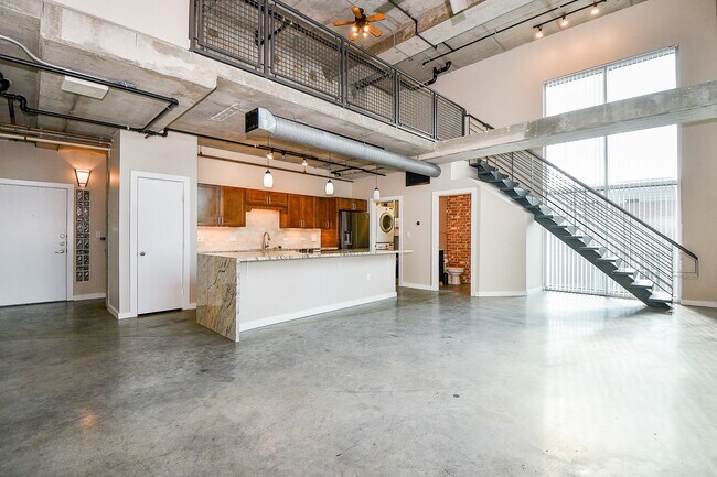 Building Photo - 2000 Bagby St