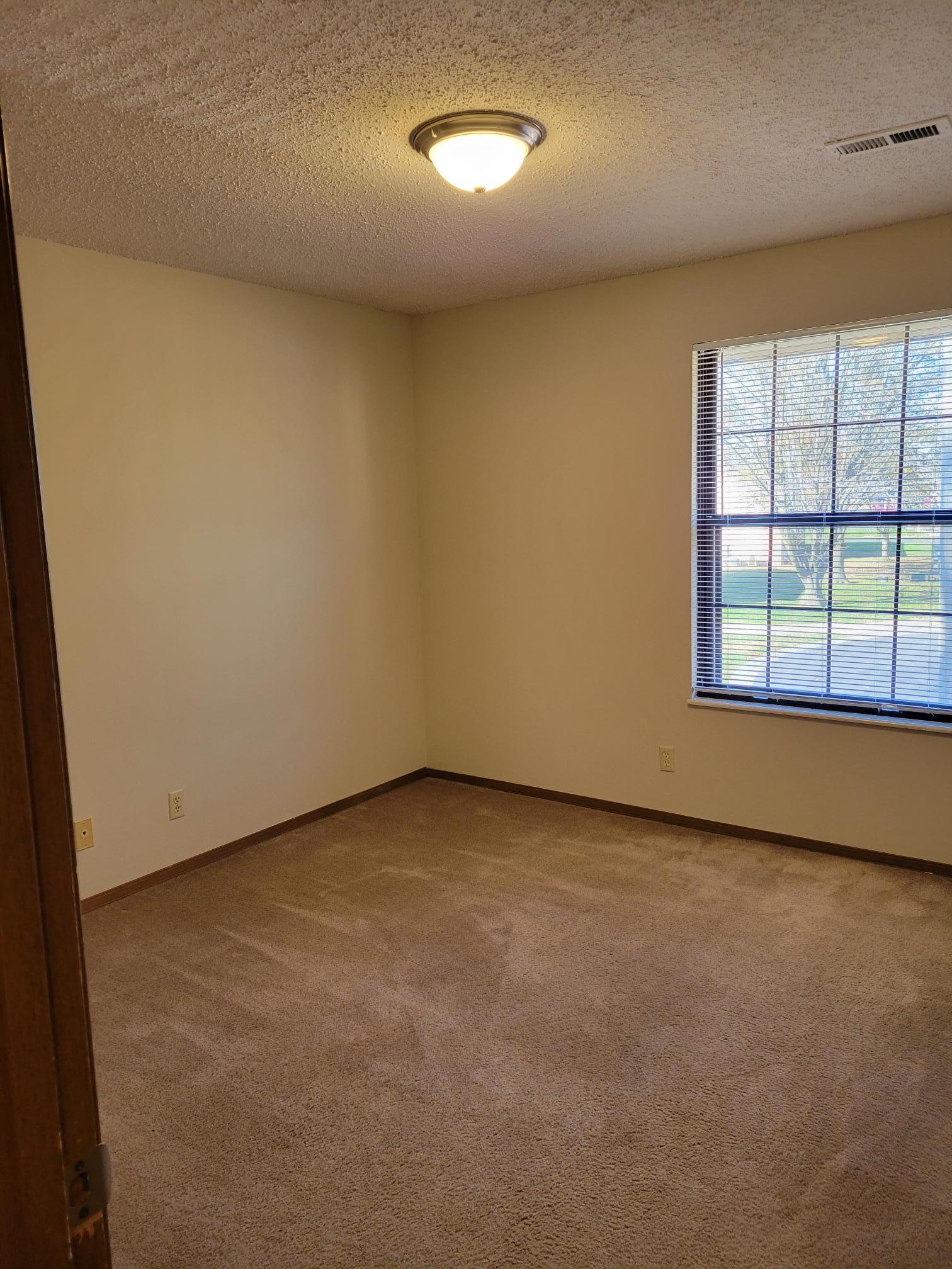 Building Photo - 3 Quail Hollow Ct