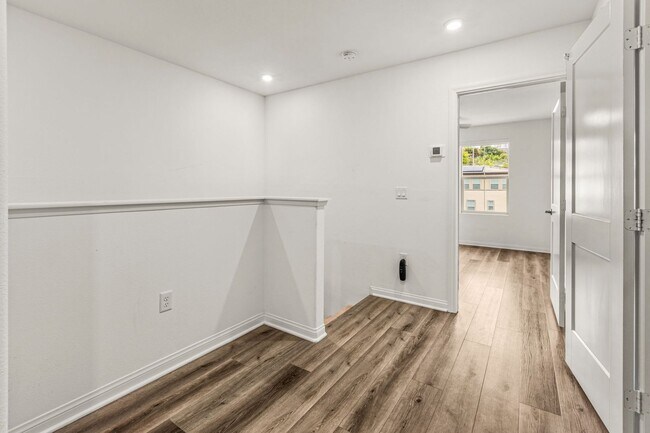 Building Photo - Highly upgraded 3 Bed 3 Bath Townhome with Resort Style Amenities