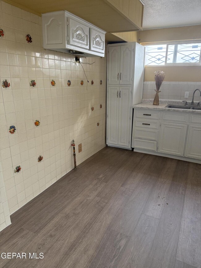 Building Photo - 1213 N Boone St