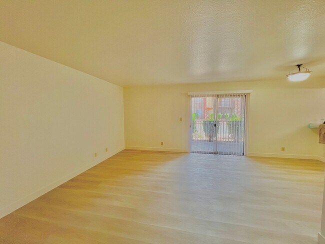 Building Photo - 5220 Indian River Dr