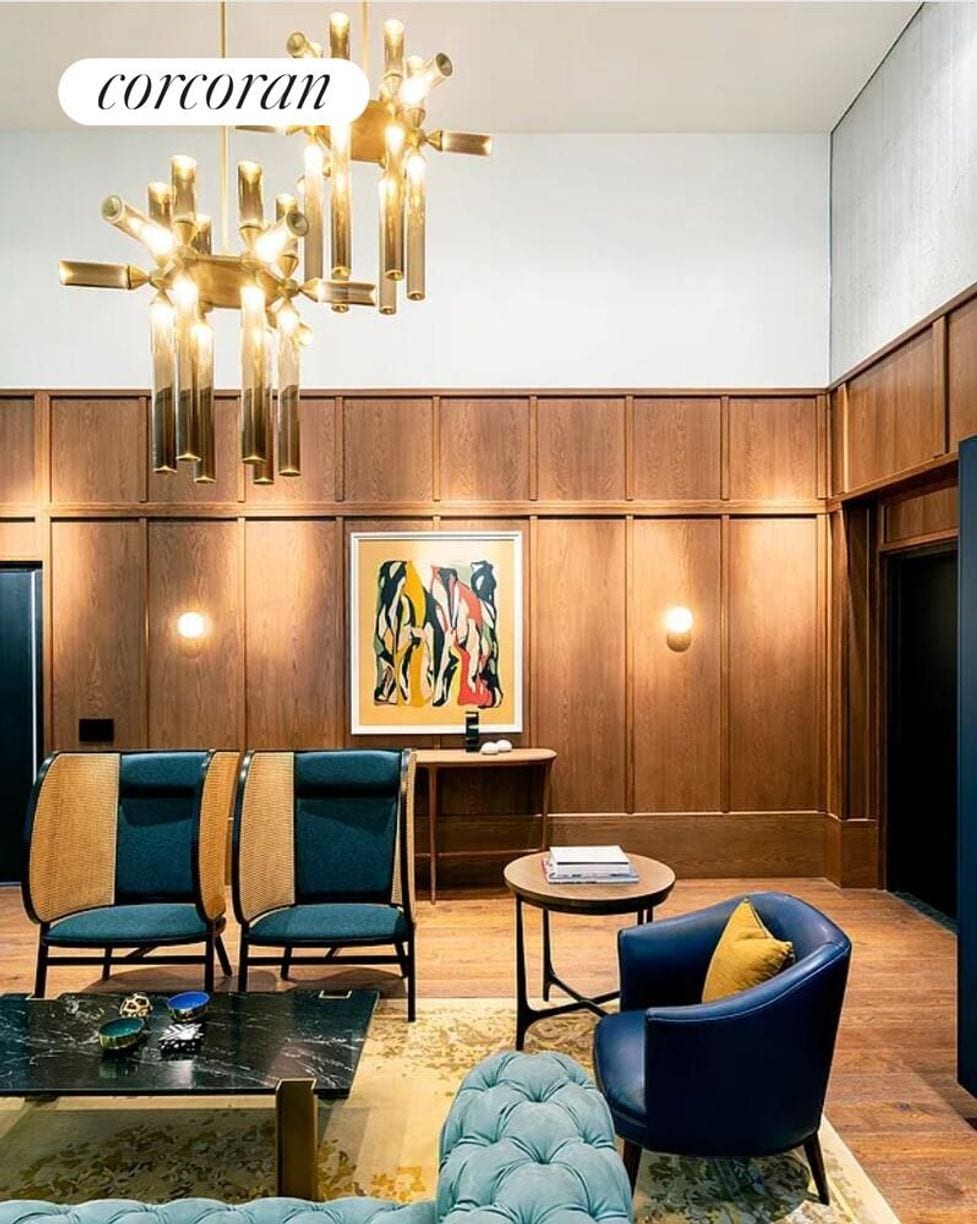 Building Photo - 11 Hoyt St