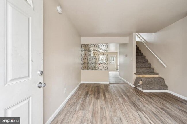 Building Photo - 338 Ridgeway St