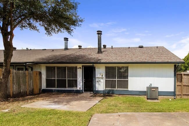 Building Photo - 3819 Old Post Rd