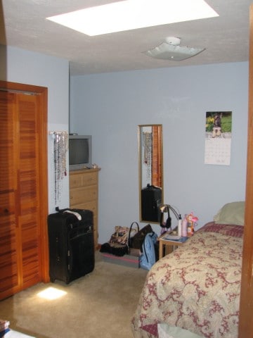 Building Photo - Spacious Two Bedroom, One Bath Town Home-C...