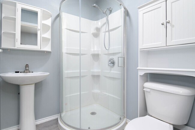 Building Photo - Beautiful 4/3.5 Home Available for Immedia...