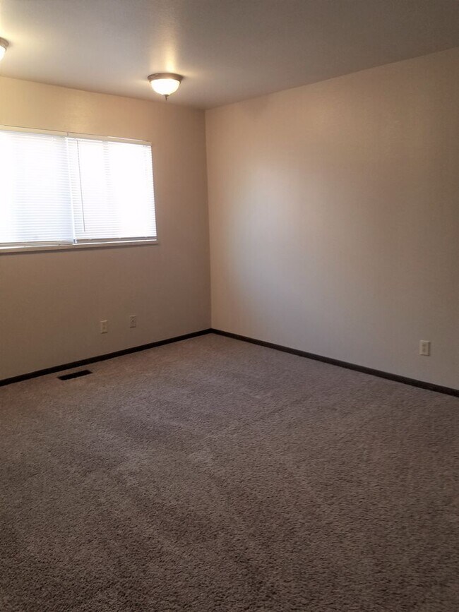 Building Photo - 936 Molello 410-414 W 14th Street