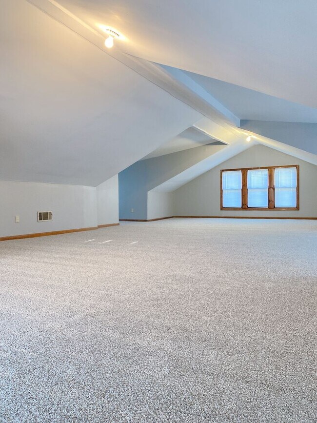 Building Photo - 2436 Laurel Ave N