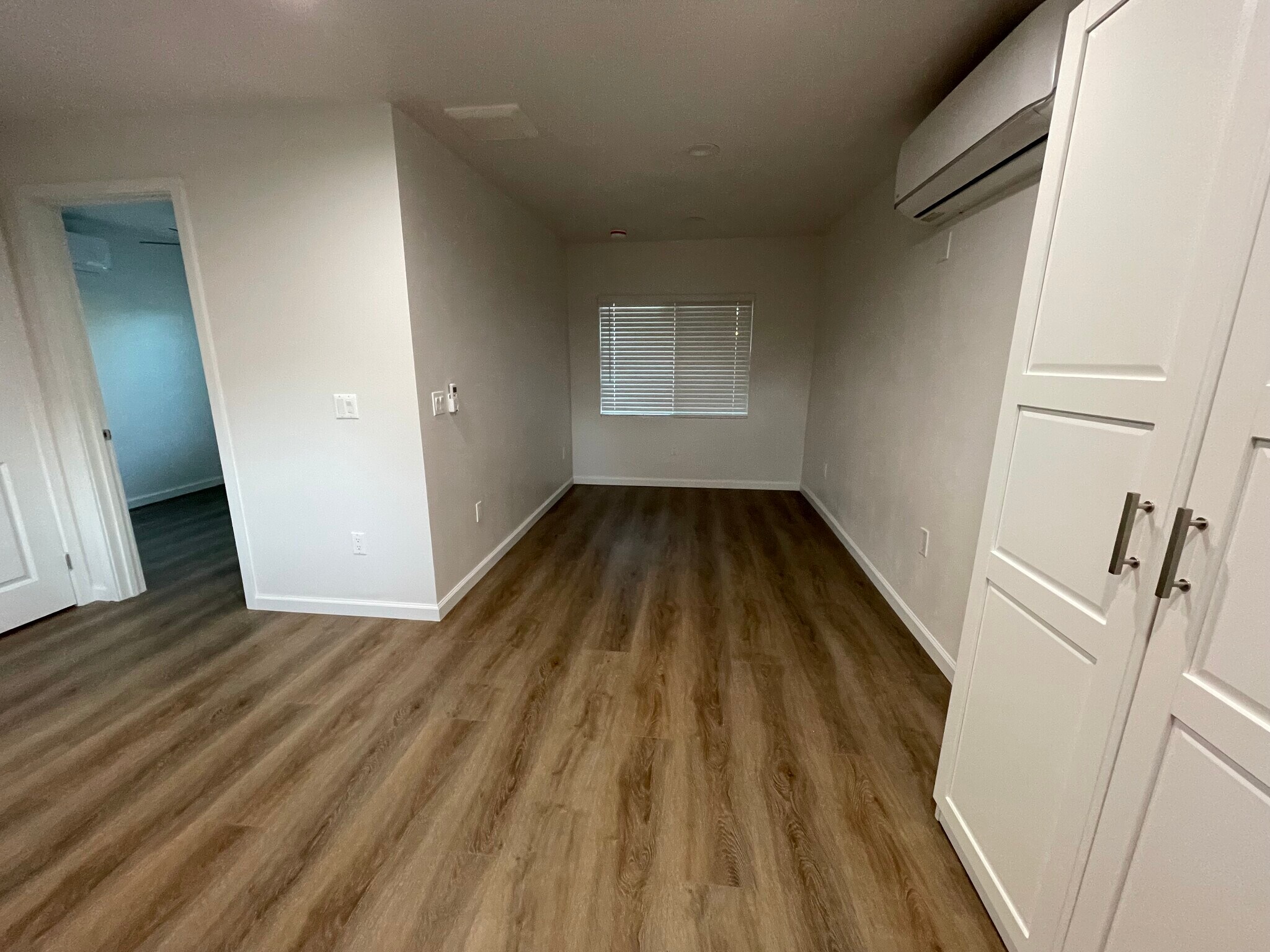 Building Photo - 9862 Orangewood Ave