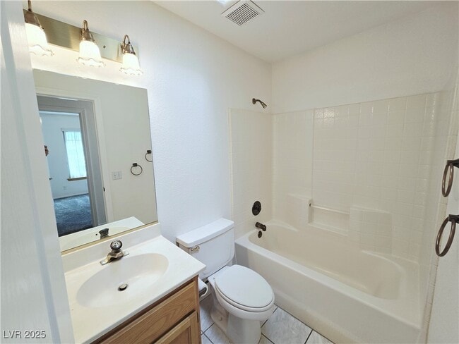 Building Photo - 250 S E Comstock Cir