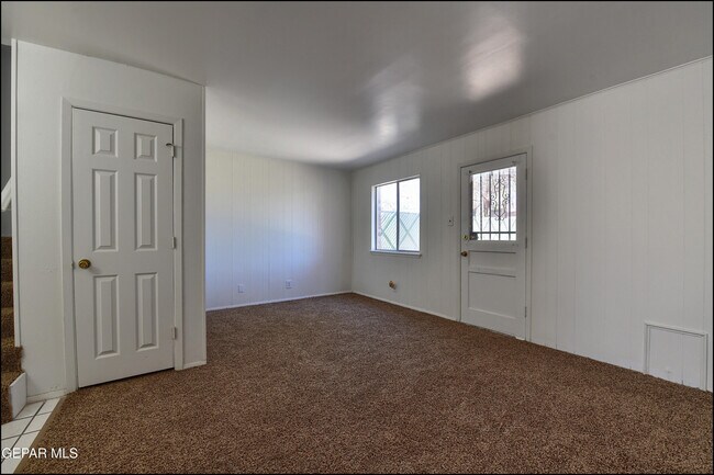 Building Photo - 10605 Kinross Ave
