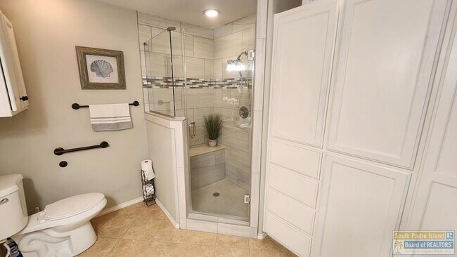 Building Photo - 9 Doral Dr