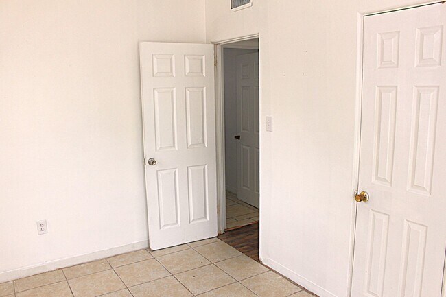 Building Photo - Lovely 3-bedroom 1 bath home for rent