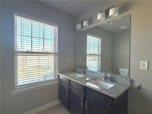 Building Photo - 1917 Castleberry Ln