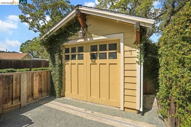 Building Photo - 3484 Moraga Blvd