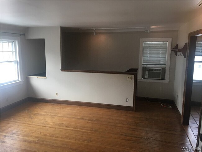 Building Photo - 419 Richmond Ave