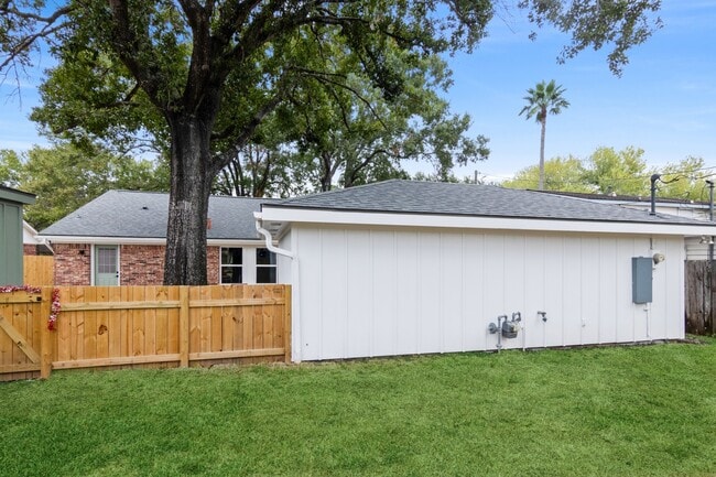 Building Photo - 6115 Lymbar Dr