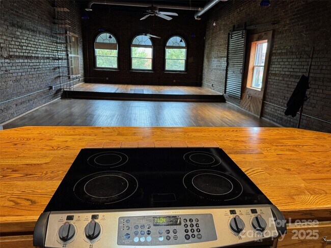 Building Photo - 110 Church St NW