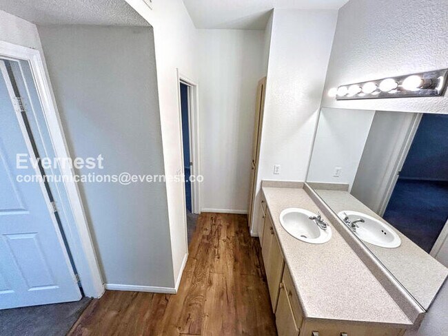 Building Photo - 6955 N Durango Dr