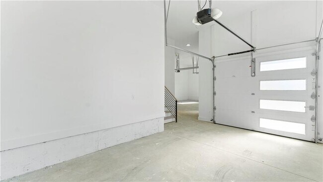 Building Photo - 3785 Lower Roswell Rd