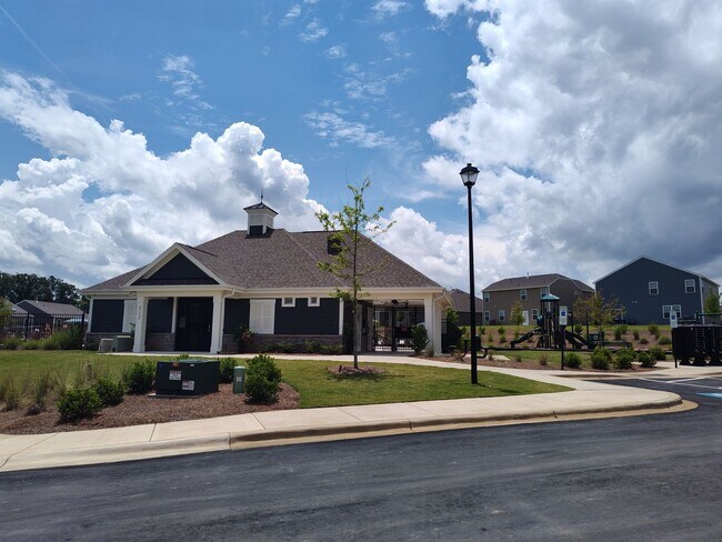 Building Photo - Beautiful New  Build Home located in the S...