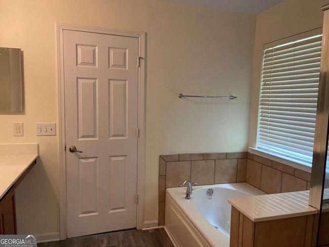 Building Photo - 5553 Sable Way