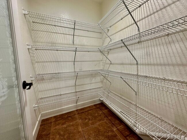 Building Photo - Must See This Beautiful 4 Bedroom 3 Bathro...