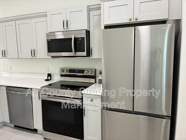 Building Photo - 10230 NE 72nd St