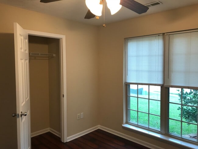 Building Photo - All Brick 4 bedroom, 2 Bath Home