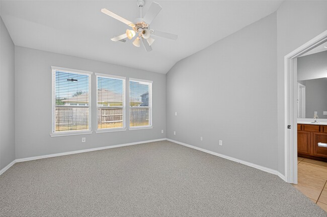 Building Photo - 26 Tidwillow Pl