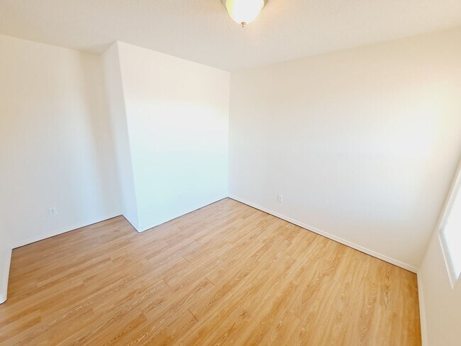 Building Photo - 3 bed 2 bath home in Huning Ranch!