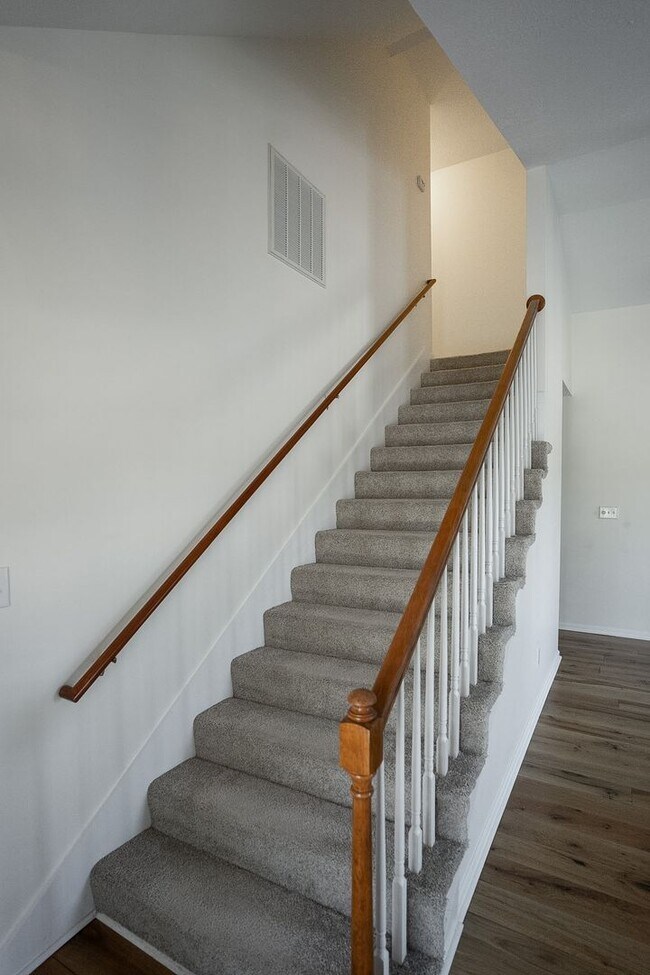 Building Photo - 537 Cedar Rock Dr