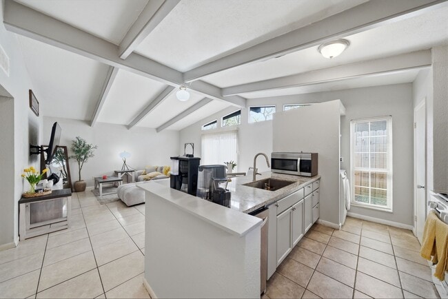 Building Photo - 4102 Sherwood Ln