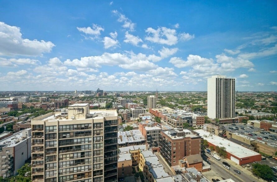 Building Photo - 1560 N Sandburg Terrace