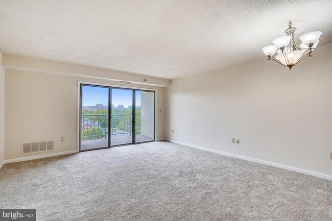 Building Photo - 505 E Braddock Rd